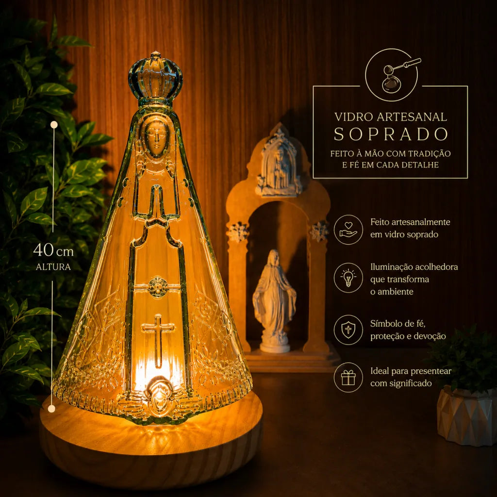 Nossa Senhora Aparecida Iluminada em Vidro Artesanal e Base de Madeira