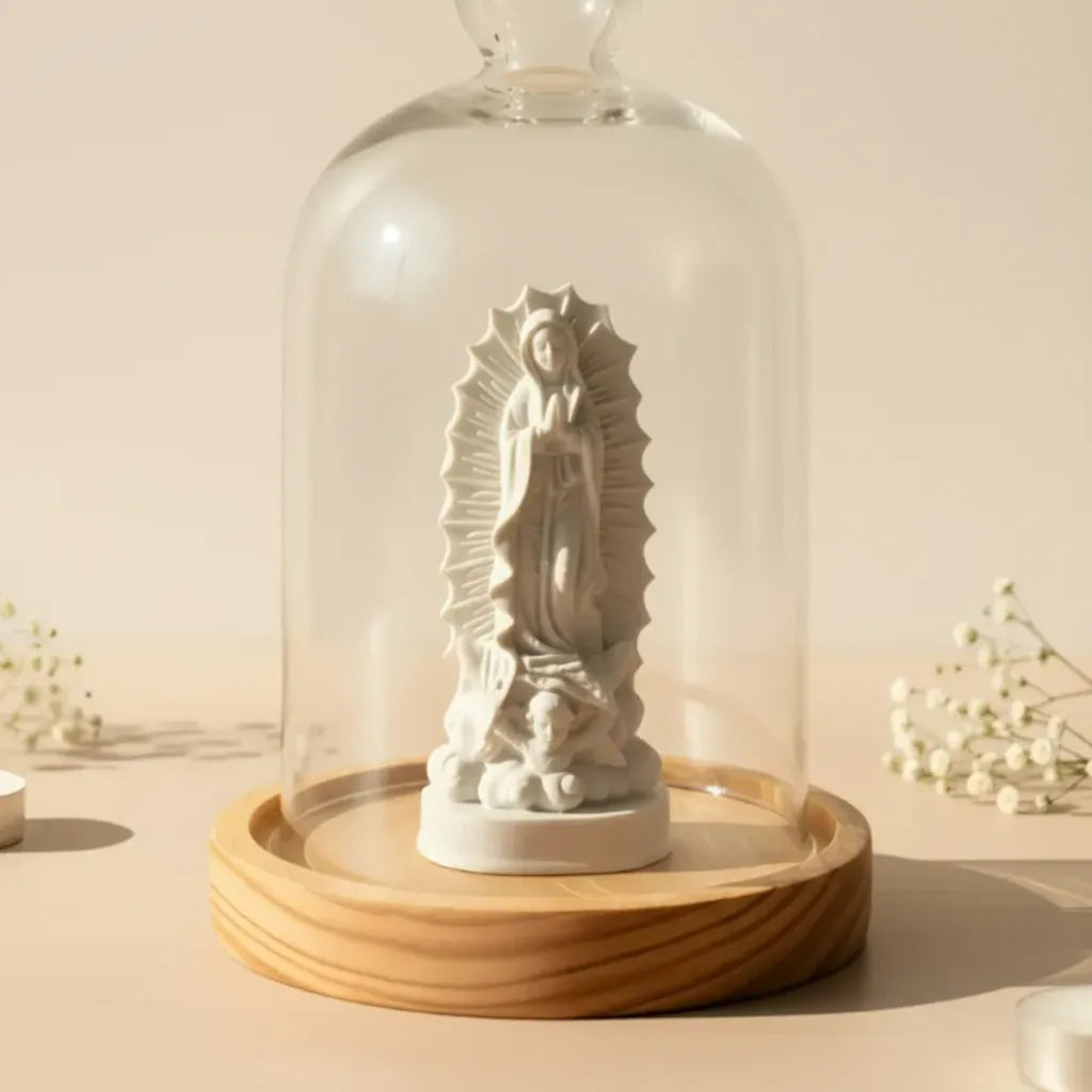 Nossa Senhora Guadalupe Em Cupula De Vidro E Base De Madeira
