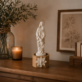 Nossa Senhora das Dores de Mármore com Auréola Banhada a Ouro