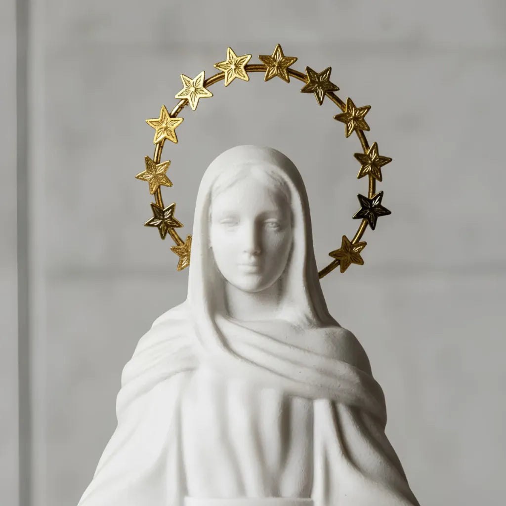 Nossa Senhora Das Lágrimas em Pó De Mármore e Resplendor Ouro