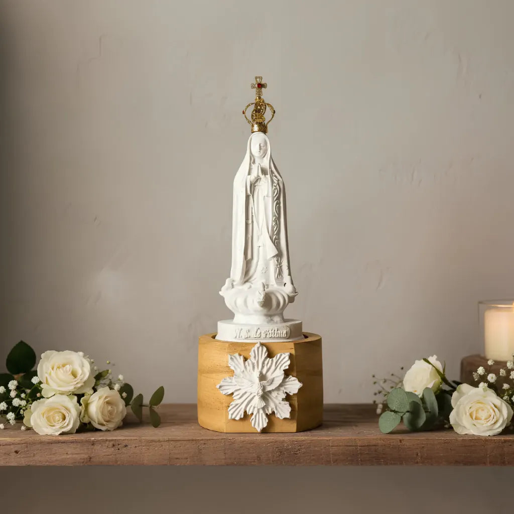 Nossa Senhora De Fátima em Pó De Mármore e Coroa Banhada a Ouro