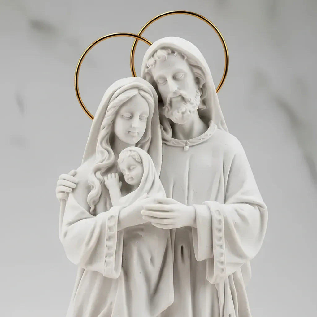 Sagrada Família Afetuosa em Pó de Mármore com Auréola Banhada a Ouro
